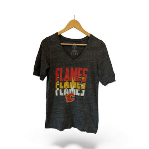Women’s Calgary Flames V-Neck T-Shirt ’47 Brand Charcoal Graphic Tee NHL Fan L